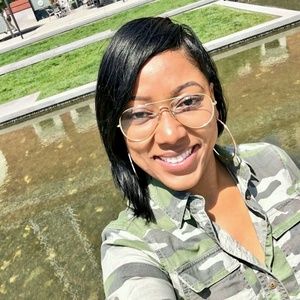 Meet your Posher, Latisha